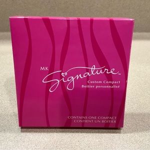 NEW Mary Kay Signature Compact